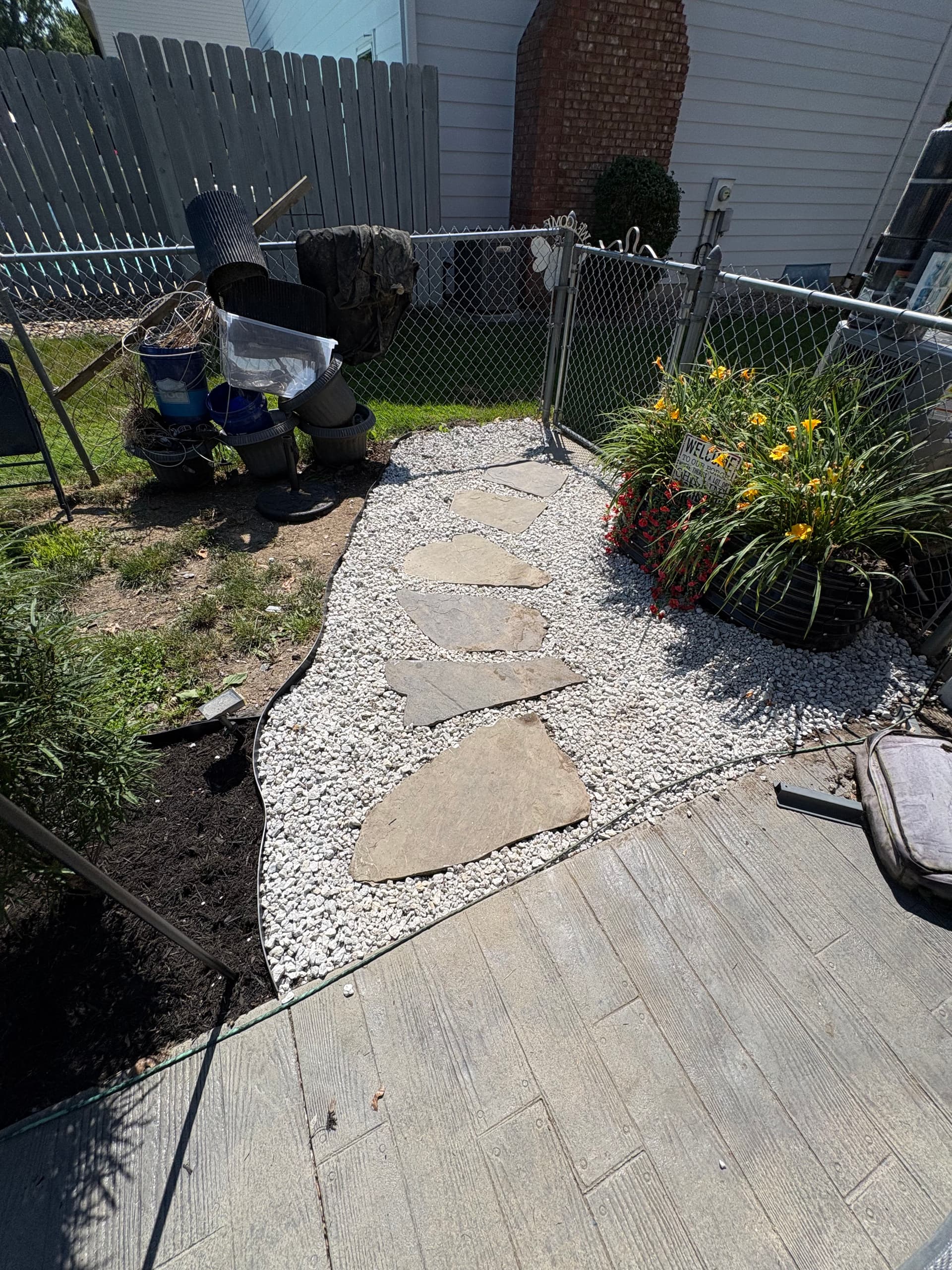 Gallery photos for Fresh Mulch Beds and a Gravel Walkway That Actually Work: Image #1